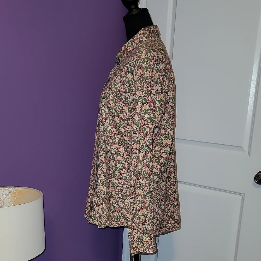 J Crew Women's Perfect Shirt Flower Design half button down L/S shirt Sz: Large - Picture 8 of 8